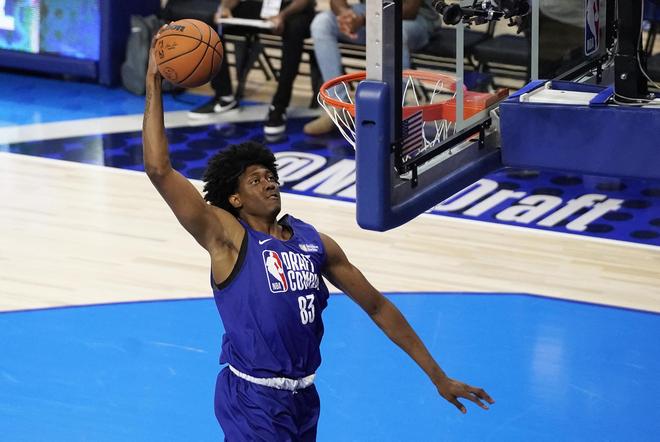 记者：若阿诺德离队且范迪克留队，麦卡很可能成为利物浦副队长.