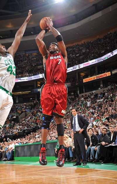 中东面面观丨阿布扎比国际防务展规模空前 俄、乌装备同场竞技.